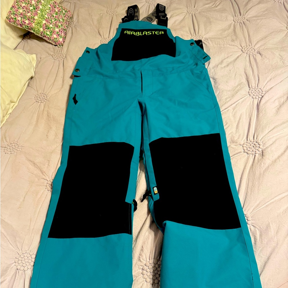 Air Blaster snowboarding bibs. Unisex sz sm. Relaxed fit. EUC
